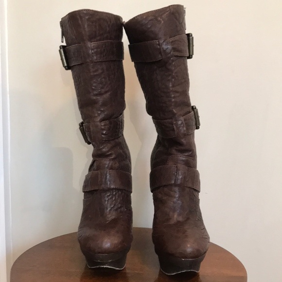 Elizabeth and James Boots - Picture 2 of 7